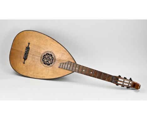 Antique lute with mother of pearl. Circa 1880. Dimensions: 92 cm. In good condition.