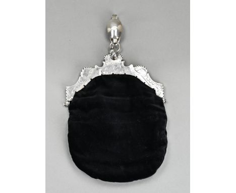 Bag with silver bracket and skirt hook, 18th century. Black velvet bag with a contoured bracket decorated with rosettes and a