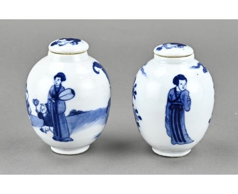 Two Chinese porcelain tea caddies with long lines + figures in a garden setting. Dimensions: 10 cm. In good condition.