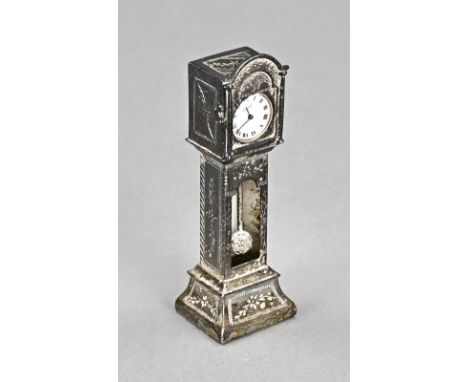 Silver miniature grandfather clock, 835/000, richly decorated with engraving and a movable pendulum. The clock has a silver m