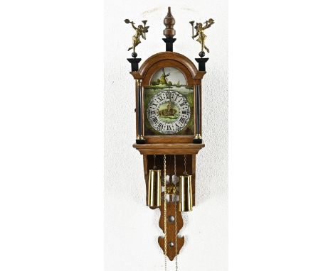 Small Frisian tail clock made of oak. So-called Skipper. Second half of the 20th century. Dimensions: 82 cm. In good conditio