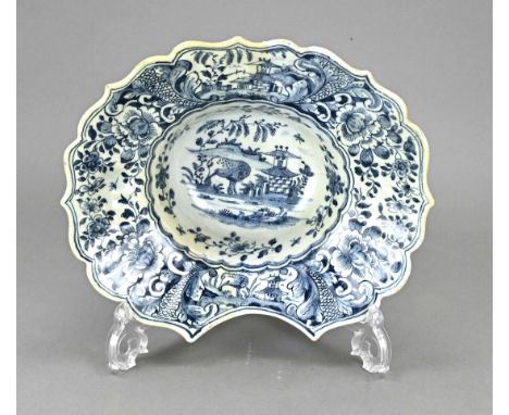 Rare 18th century Delft fayence shaving basin with chinoiserie decor. With bottom mark lamp jug. Older restoration. Dimension
