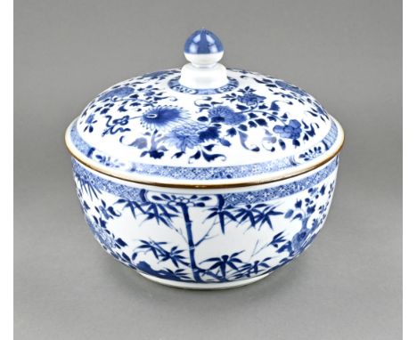 18th century Chinese porcelain cheng lung lidded bowl with floral/bamboo decor. Dimensions: 22 x Ø 24.5 cm. In good condition