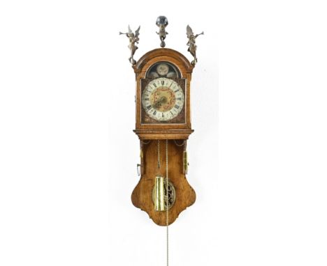 18th century oak Frisian short-tail clock with alarm clock and original images. Beautiful patina. Dimensions: 105 cm. In good