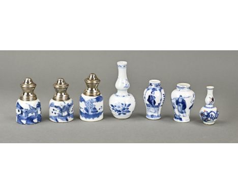 Lot of 19th century Chinese miniature porcelain. Miscellaneous. Including 3x with silver clasp. Size: 8 - 12 cm. In good cond