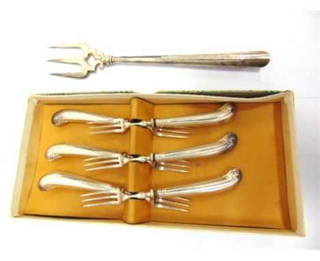 A LATE VICTORIAN SILVER BREAD OR MUFFIN FORK by Aide Lovekin Ltd, Birmingham 1900, 22cm long; with six fruit forks, the steel