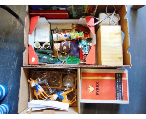 ASSORTED VINTAGE COLLECTABLES comprising a Pyrex 'Opal Gaiety' casserole with stand, boxed; eight Babycham glasses; two plast