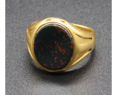 A gent's 18ct gold and bloodstone set signet ring, 12.6g, size QBand is misshapen.Hallmarked 18ct.The stone has light scratch