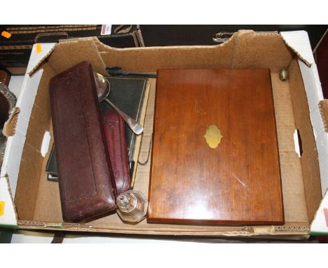 A collection of silver plated wares, to include a lighthouse sifter and a walnut cased canteen of flatware 