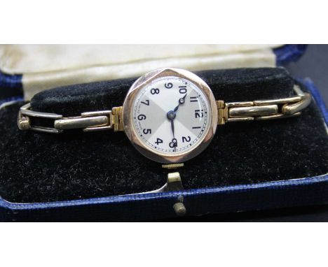 A lady's vintage 9ct gold cased wristwatch, having manual wind movement and on gilt metal expanding link bracelet, in fitted 