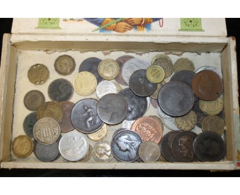 A BOX OF VINTAGE COINAGE TO INCLUDE CARTWHEEL PENNIES