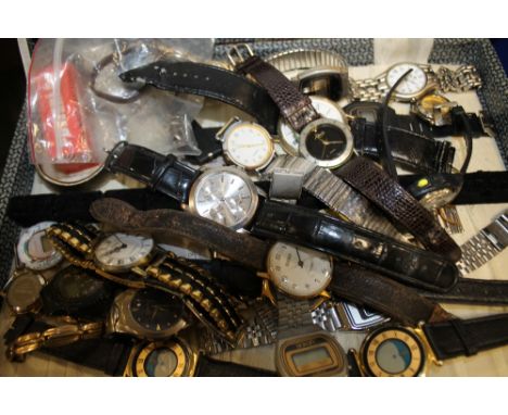 A COLLECTION OF ASSORTED VINTAGE AND MODERN WRISTWATCHES 