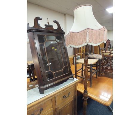 A MODERN HANGING CORNER CABINET AND A STANDARD LAMP (2)