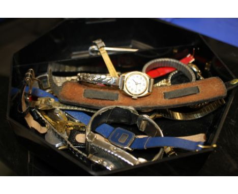 A SELECTION OF VINTAGE LADIES WRISTWATCHES