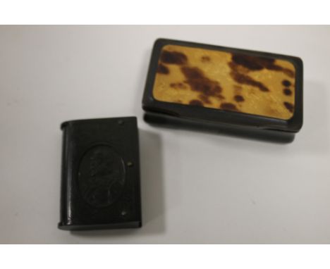 AN EDWARD VII COMMEMORATIVE VESTA CASE TOGETHER WITH AN ANTIQUE SNUFF BOX