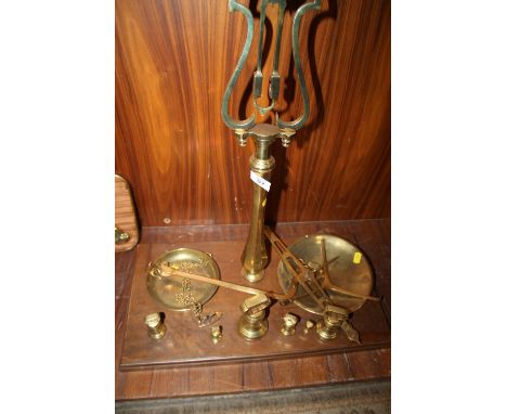 A SET OF VINTAGE BRASS SCALES AND WEIGHTS 