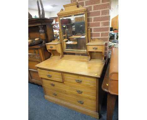 AN EDWARDIAN LIGHT OAK DRESSING TABLE