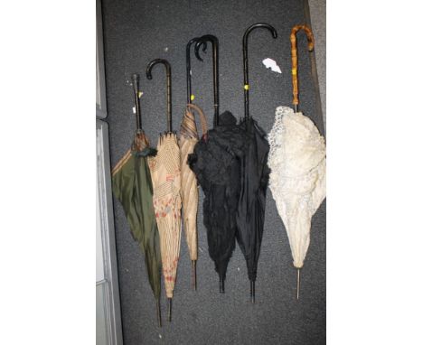A SELECTION OF VINTAGE PARASOLS TO INCLUDE LACE EXAMPLES