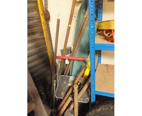 A QUANTITY OF GARDENING TOOLS A/F PLUS STEP LADDERS , PARASOL ETC