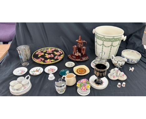 Selection of porcelain miscellaneous to include Royal Worcester, Midwinter etc