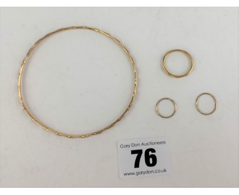 22k gold wedding band, size K, w: 2.5 gms and 9k gold bangle &amp; pair of 9k gold sleeper earrings, w: 6.8 gms