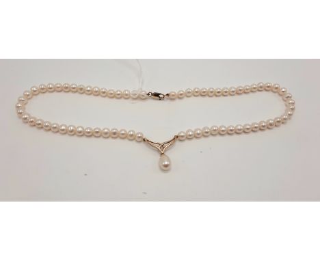 CULTURED PEARL NECKLACE WITH 9CT CLASP