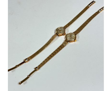 A 9ct gold Rotary lady's wristwatch, the silver dial with Arabic numerals at the quarters, baton hour markers, 9ct gold flexi