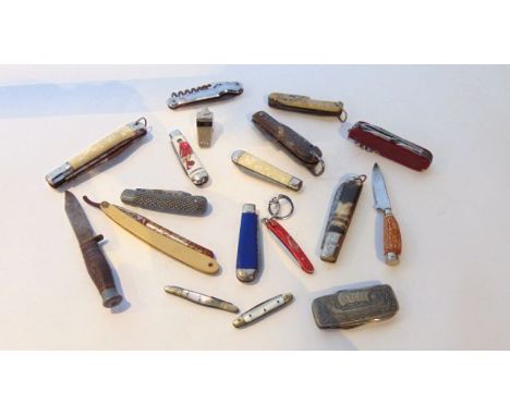 A collection of 13 vintage pen knives