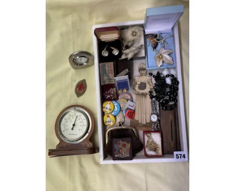 TRAY OF MISCELLANEOUS ITEMS INCLUDING ENAMEL BADGES, SEW ON SCOUT BADGES, BROOCHES, SILVER ANK, THERMOMETER