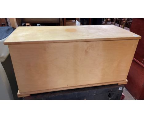 LIGHT PLY WOOD BLANKET BOX
