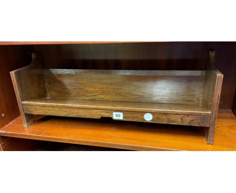 OAK BOOK REST AND TWO FIGURAL TABLE LAMP