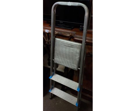 SMALL ALUMINIUM STEP LADDERS 