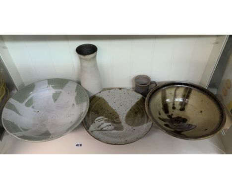 SHELF OF STUDIO POTTERY CERAMIC BOWLS AND TAPERED VASE