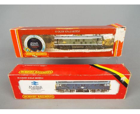 Hornby Railways - two diesel electric class 25 locomotives comprising BR blue livery op no 25239 # R 068 and BR green livery 