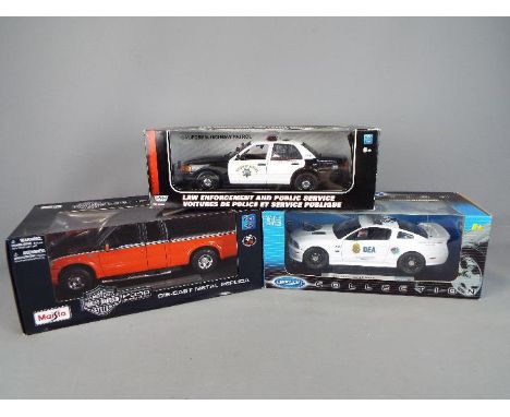 Motor Max, Welly, Maisto - Three boxed diecast 1:18 scale vehicles. Lot consists of Motor Max #73500 2001 Ford Crown Victoria