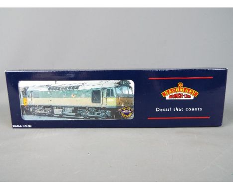Bachmann - A boxed Bachmann OO gauge #32-413 Class 25/2 Diesel Locomotive Op.No.D5237 in Two Tone Green BR livery. Model appe