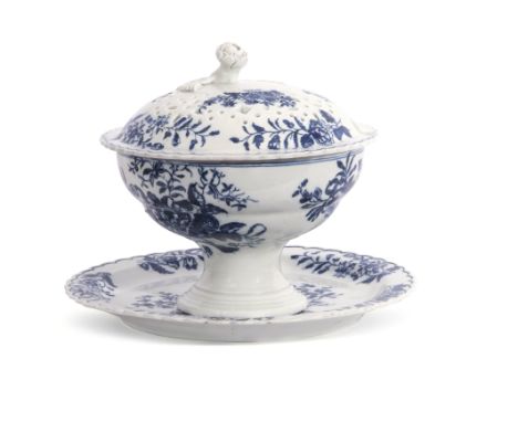 Lowestoft porcelain rice bowl, cover and stand, or small dessert tureen, decorated with the pine cone pattern print, a rare o