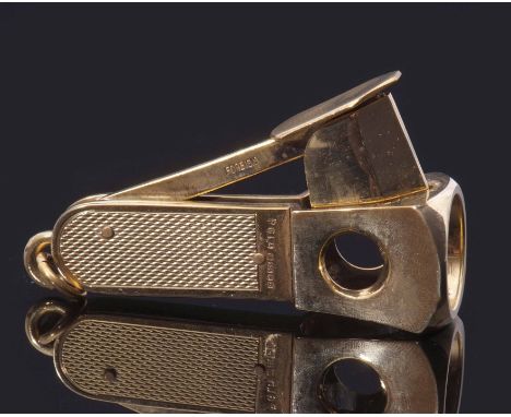 Late 20th century hallmarked 9ct gold encased cigar cutter with engine turned grips and ringlet hanger, 5.5cm long, Birmingha