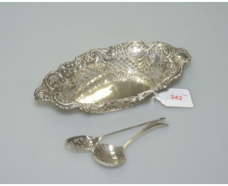 An oval Victorian silver bon bon dish with pierced and embossed decoration, Chester 1904 approx weight 2.5 troy ounces togeth