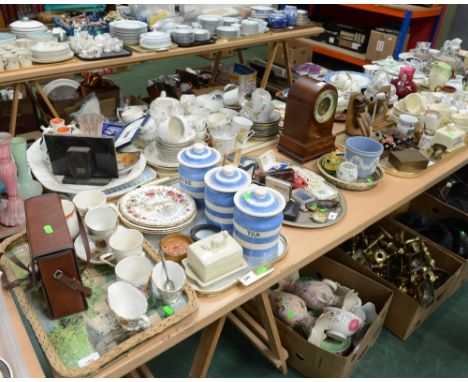 Five trays inc. Royal commemoratives, cased binoculars, TG Green pottery kitchen jars, collector plates, costume jewellery, W