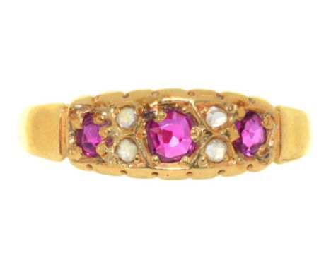A VICTORIAN RUBY AND ROSE CUT DIAMOND RING IN 18CT GOLD, BIRMINGHAM 1893, 1.9G, SIZE P ++BUILD UP OF DIRT AND GRIME TO SETTIN