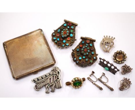 COLLECTION OF SILVER AND OTHER JEWELLERYincluding a John Hart Iona silver Luckenbooth earring; another similar silver earring