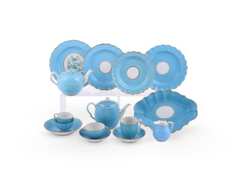 A SELECTION OF MOSTLY WORCESTER SOLID TURQUOISE GROUND TEA WARESCIRCA 1770 and laterComprising: a barrel-shaped teapot and co