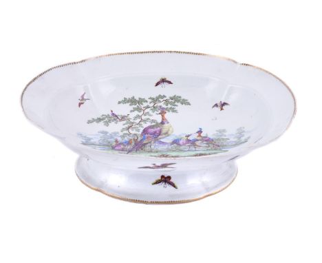 A WORCESTER PEDESTAL QUATREFOIL DESSERT DISH PAINTED WITH EXOTIC BIRDS IN THE MANNER OF GEORGE DAVISCIRCA 1775With scattered 