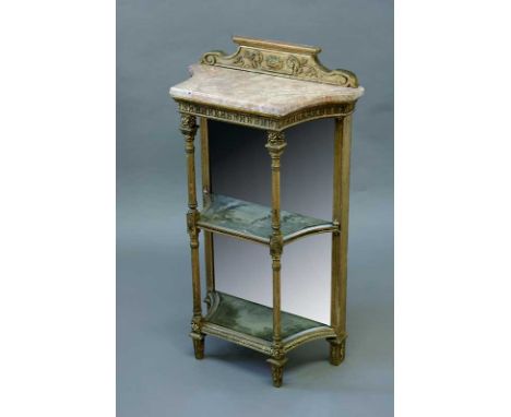 AN EDWARDIAN GILTWOOD CONSOLE DISPLAY TABLE with an apricot veined marble top.  Mirrored back tiers with fluted column suppor