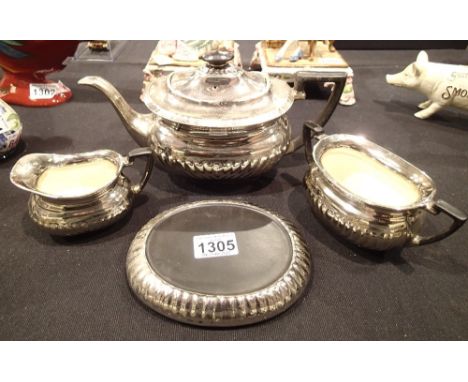 Fieldings Silverline tea set including teapot stand 