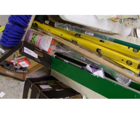 A mixed collection of items to include: Brigg &amp; Stratton lawnmower parts, garden tools and spirit levels etc. 