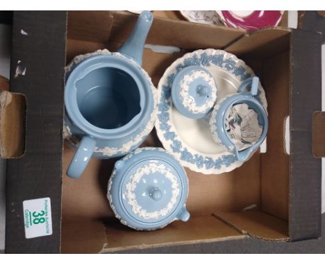 Wedgwood Queens ware blue tea service: together with white plates 