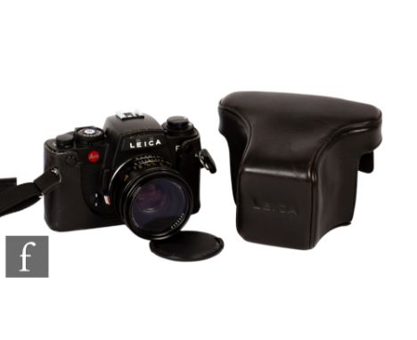 A Leica R4 35mm SLR camera, serial no. 1660646, in black with a Leitz Summicron- R 1:2/50 lens, serial no. 3352343, complete 