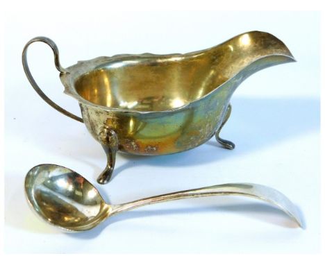 A 1939 Emile Viner silver gravy boat &amp; ladle, 137.1g